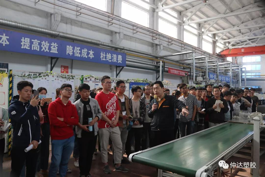 熱烈歡迎中原工學(xué)院師生到公司參觀學(xué)習
